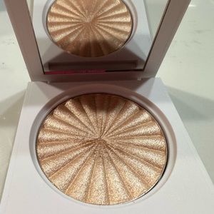 Like new OFRA cosmetics highlighter in Rodeo Drive